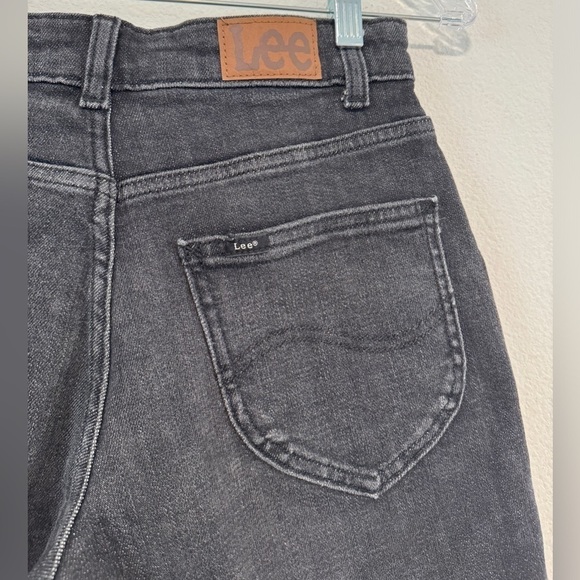 Lee Relaxed Fit High Rise Heritage Black Raw Hem Jean Shorts Size 6 - Picture 10 of 14